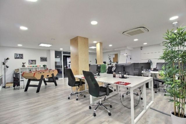 Bureaux à vendre PARIS 11 859 m² - Photo 1
