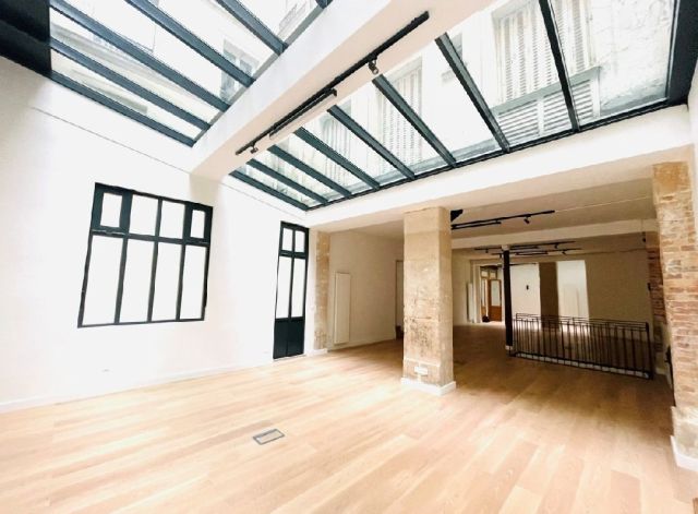 Bureaux à vendre PARIS 10 194 m² - Photo 1