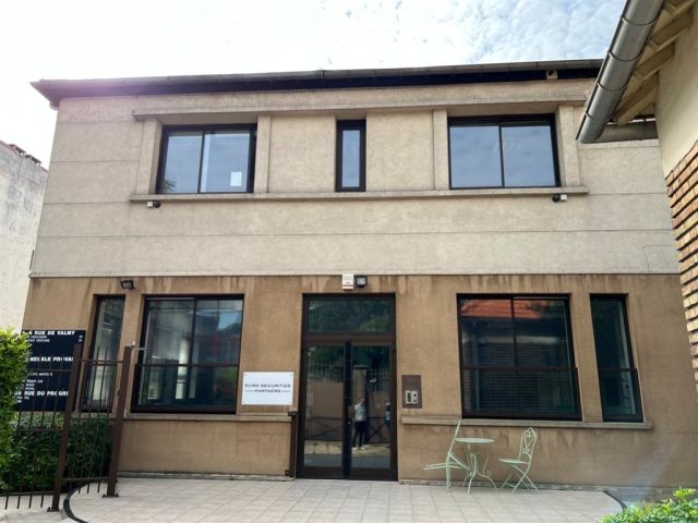 Bureaux à vendre MONTREUIL 725 m² - Photo 1
