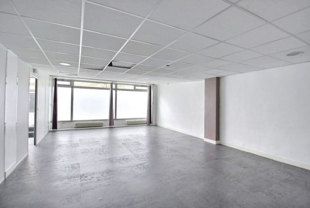 Bureaux à vendre PARIS 20 255 m² - Photo 1
