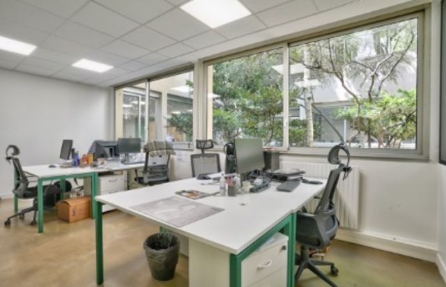 Bureaux à vendre PARIS 16 1562 m² - Photo 1