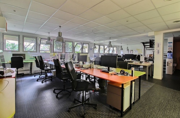 Bureaux à vendre PARIS 18 213 m² - Photo 1