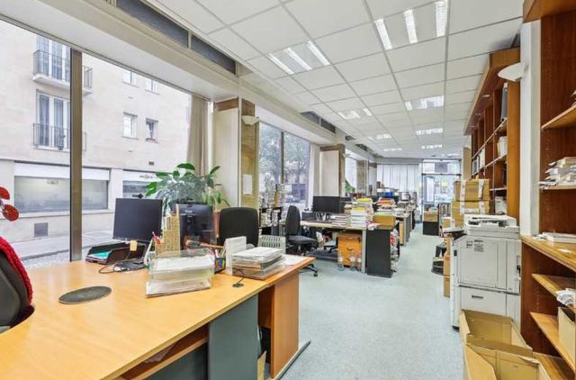 Bureaux à vendre PARIS 15 303 m² - Photo 1
