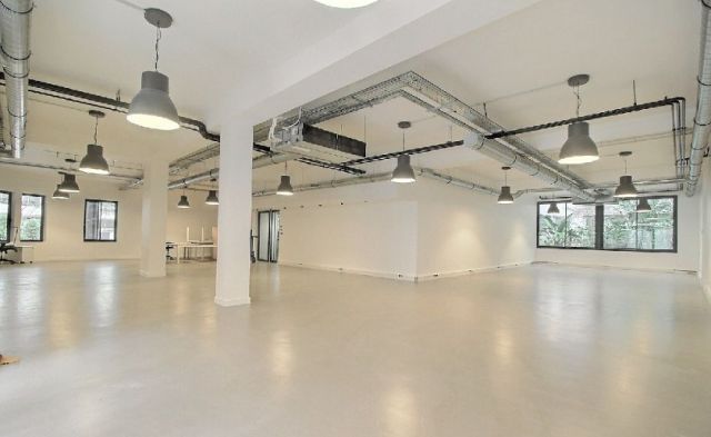 Bureaux à vendre PARIS 10 220 m² - Photo 1
