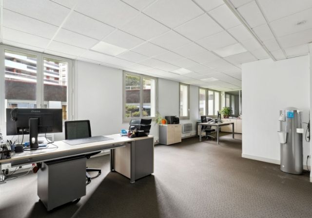 Bureaux à vendre PARIS 12 163 m² - Photo 1