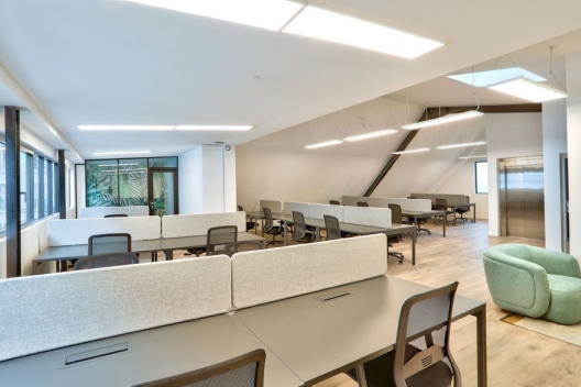Bureaux à vendre PARIS 17 450 m² - Photo 1