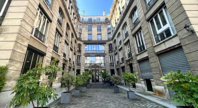 Bureaux à vendre PARIS 10 288 m² - Photo 1