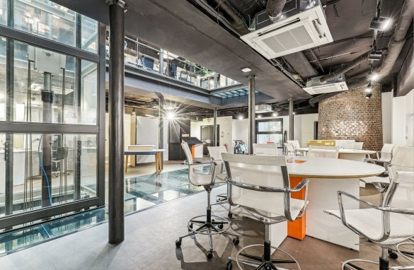 Bureaux à vendre PARIS 10 817 m² - Photo 1
