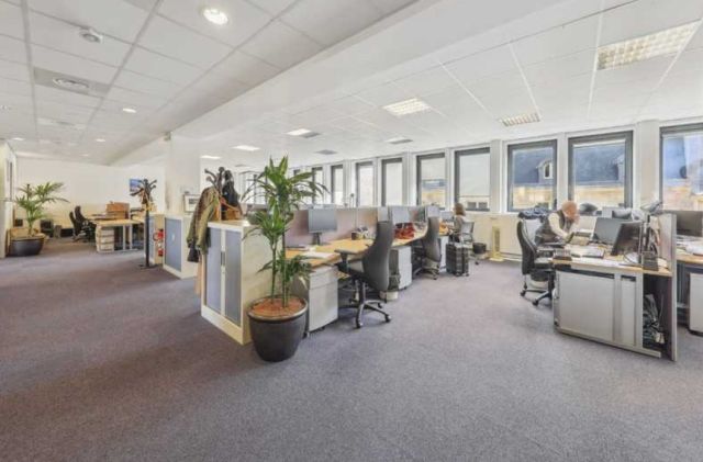 Bureaux à vendre PARIS 08 235 m² - Photo 1
