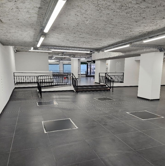 Bureaux à vendre PARIS 18 369 m² - Photo 1