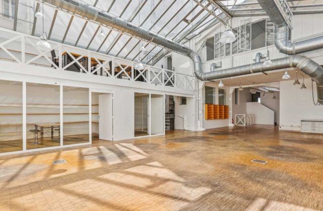 Bureaux à vendre PARIS 15 365 m² - Photo 1