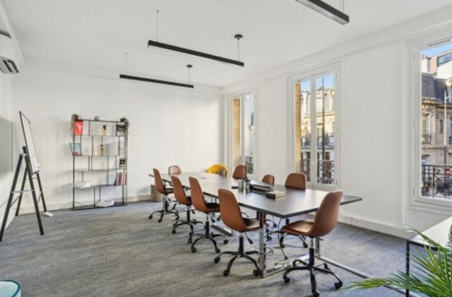 Bureaux à vendre PARIS 17 693 m² - Photo 1