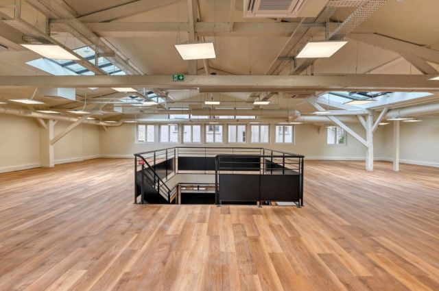 Bureaux à vendre PARIS 14 560 m² - Photo 1
