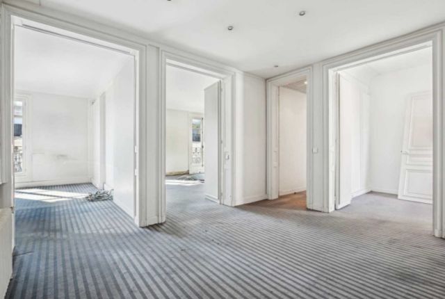 Bureaux à vendre PARIS 16 230 m² - Photo 1