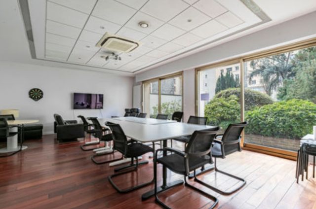 Bureaux à vendre PARIS 16 256 m² - Photo 1