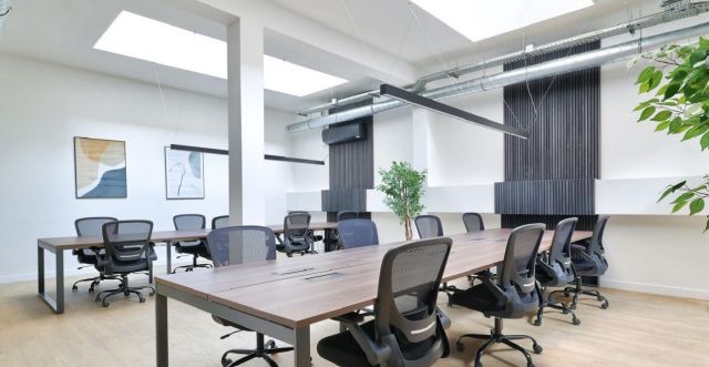 Bureaux à vendre PARIS 12 120 m² - Photo 1