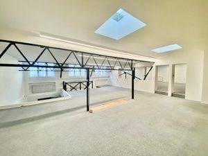 Bureaux à vendre ST-MANDE 321 m² - Photo 1