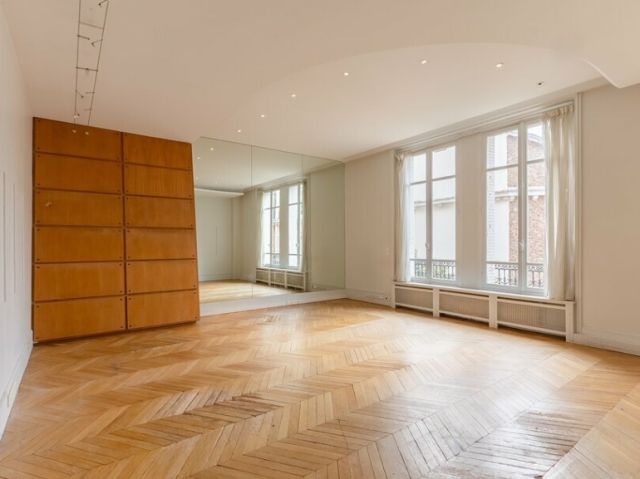 Bureaux à vendre PARIS 16 650 m² - Photo 1