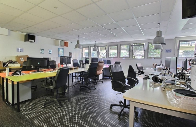 Bureaux à vendre PARIS 18 213 m² - Photo 2