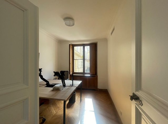 Bureaux à vendre PARIS 07 115 m² - Photo 2
