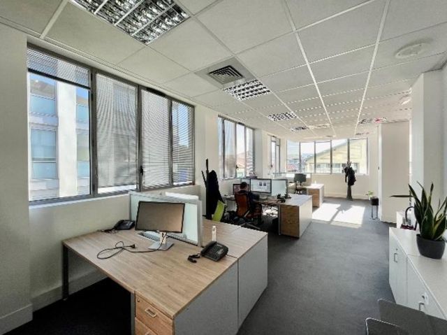 Bureaux à vendre MONTREUIL 975 m² - Photo 2