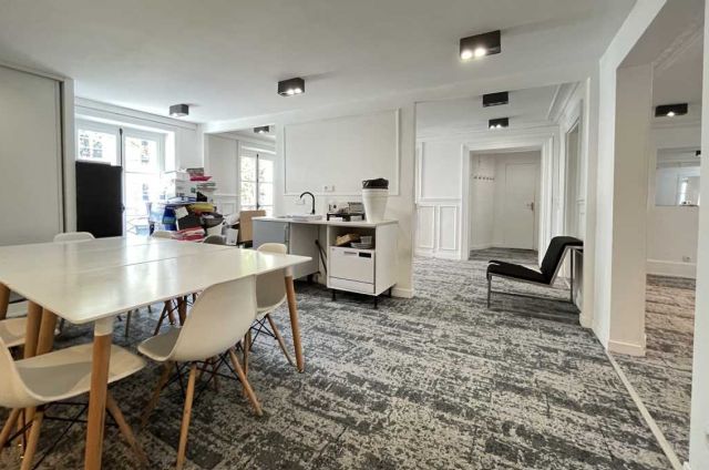 Bureaux à vendre PARIS 08 143 m² - Photo 2