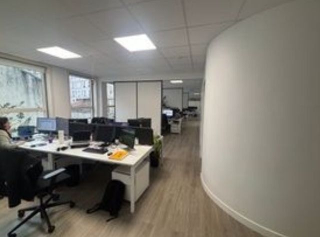 Bureaux à vendre PARIS 20 369 m² - Photo 2