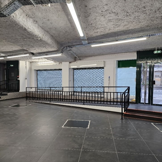 Bureaux à vendre PARIS 18 369 m² - Photo 3